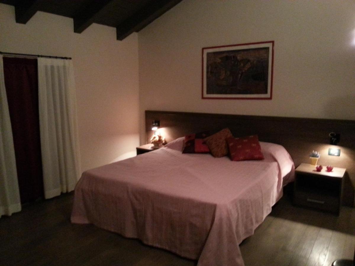 Hotel La Vecchia Reggio ريجّو إيميليا الغرفة الصورة