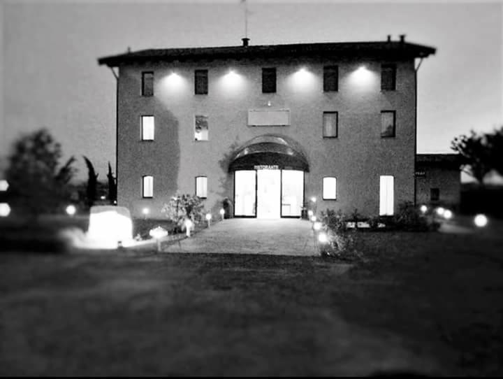 Hotel La Vecchia Reggio ريجّو إيميليا المظهر الخارجي الصورة