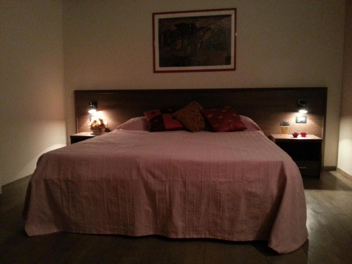 Hotel La Vecchia Reggio ريجّو إيميليا الغرفة الصورة